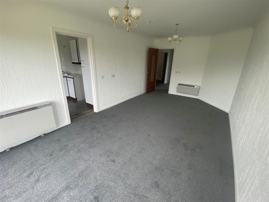 4 Lyndhurst Court