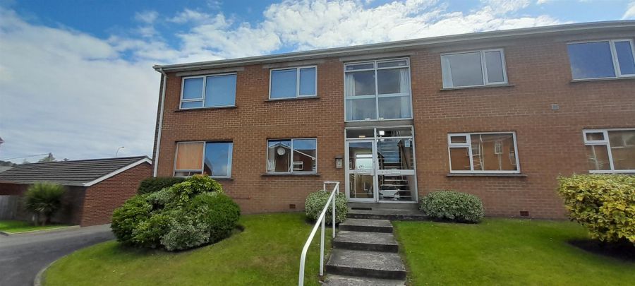 9 Sunningdale Court