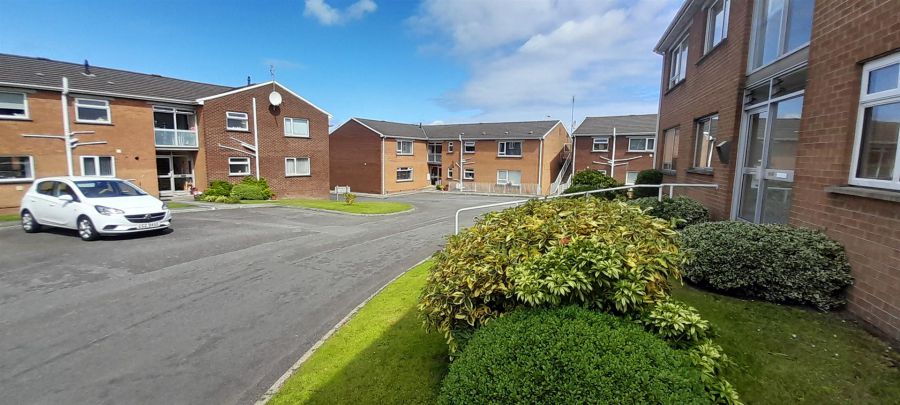 9 Sunningdale Court