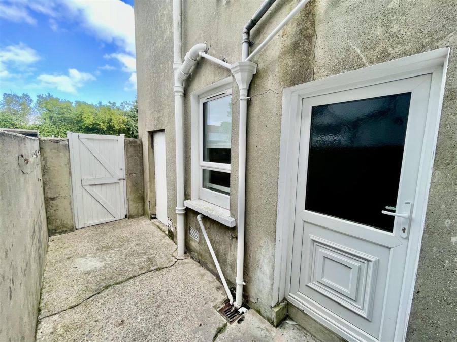 13 Oakwood Avenue