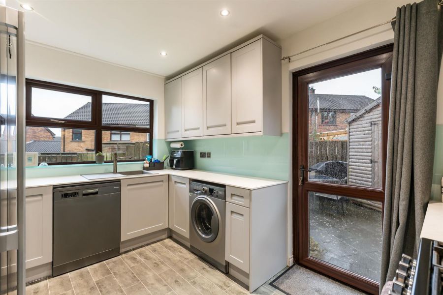 16 Glen Annesley Park