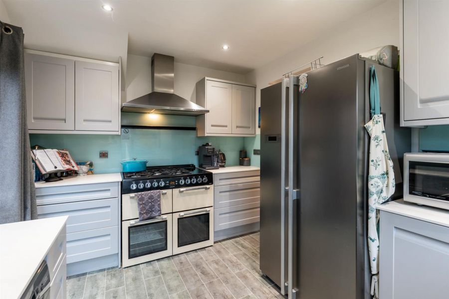 16 Glen Annesley Park