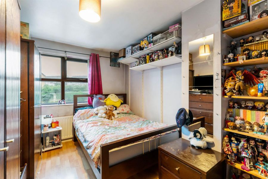 16 Glen Annesley Park