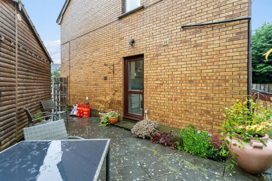 16 Glen Annesley Park