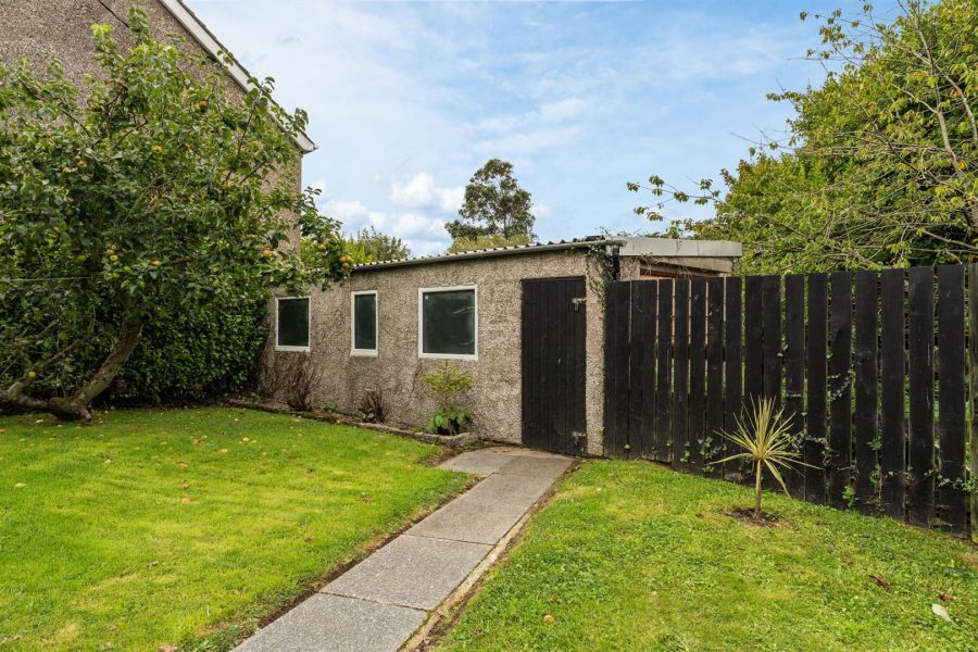 63 Grovehill Gardens