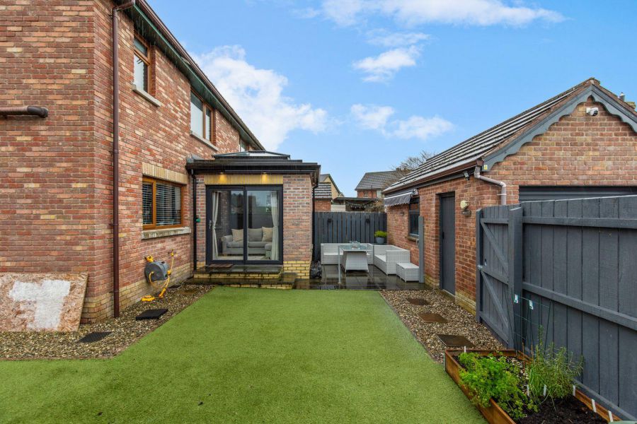 29 Stonebridge Green