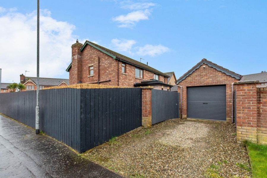 29 Stonebridge Green