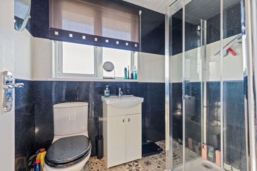 35 Sinclair Road North