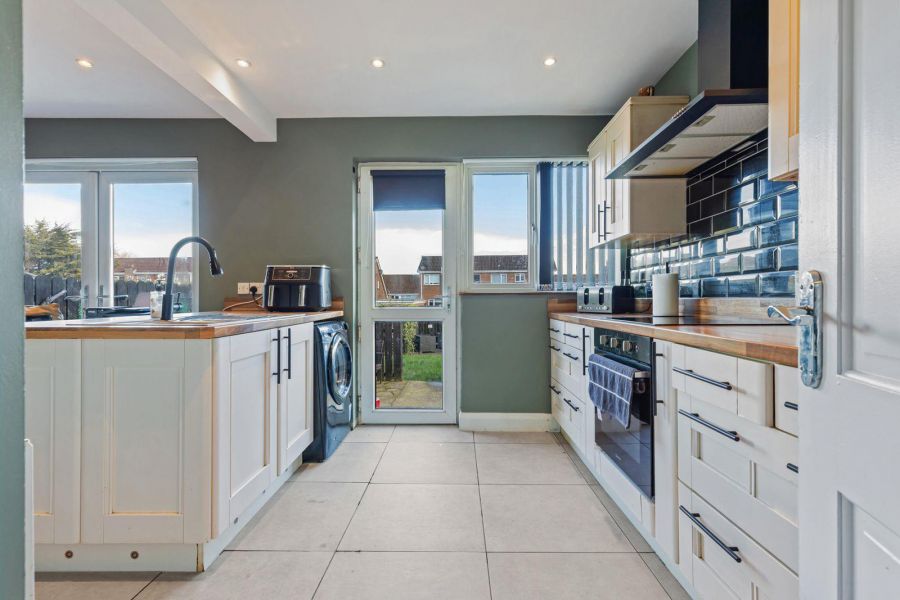 35 Sinclair Road North