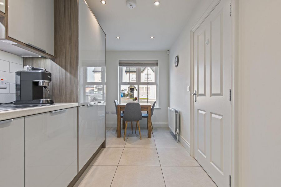 12 Helens Wood Green