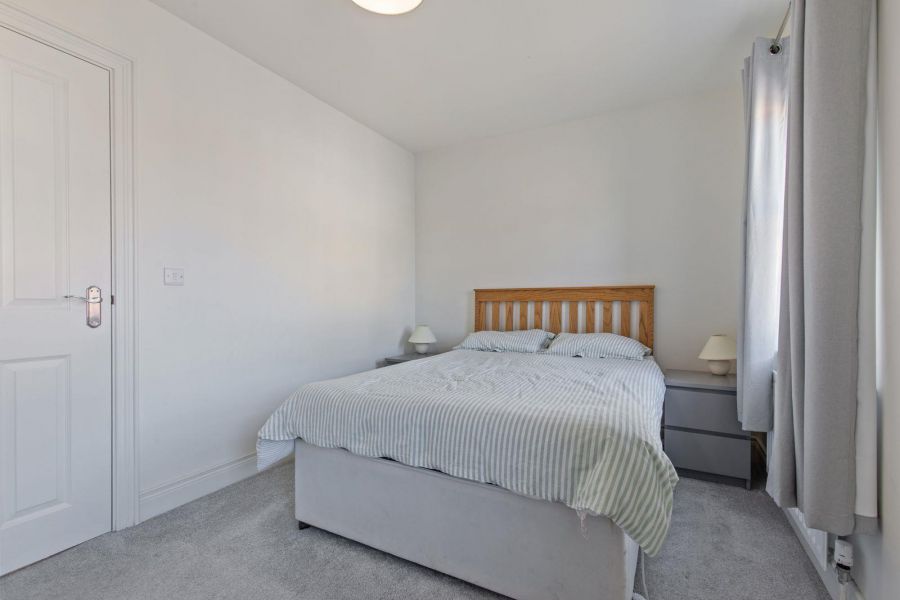 12 Helens Wood Green