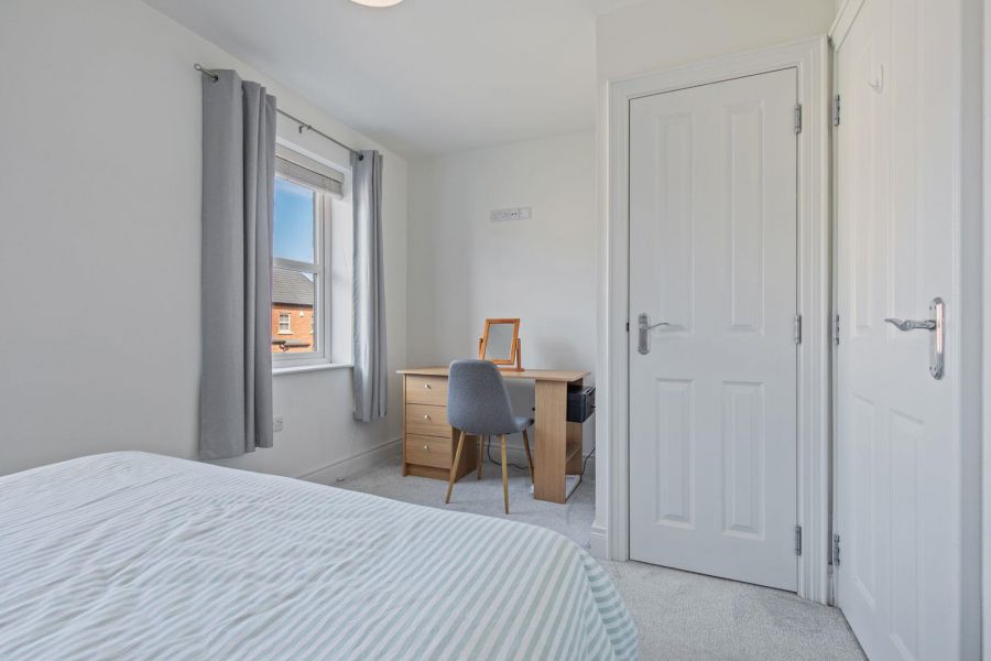 12 Helens Wood Green