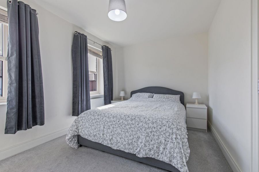 12 Helens Wood Green