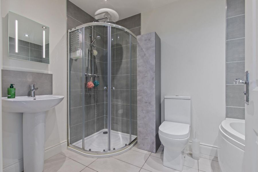 12 Helens Wood Green