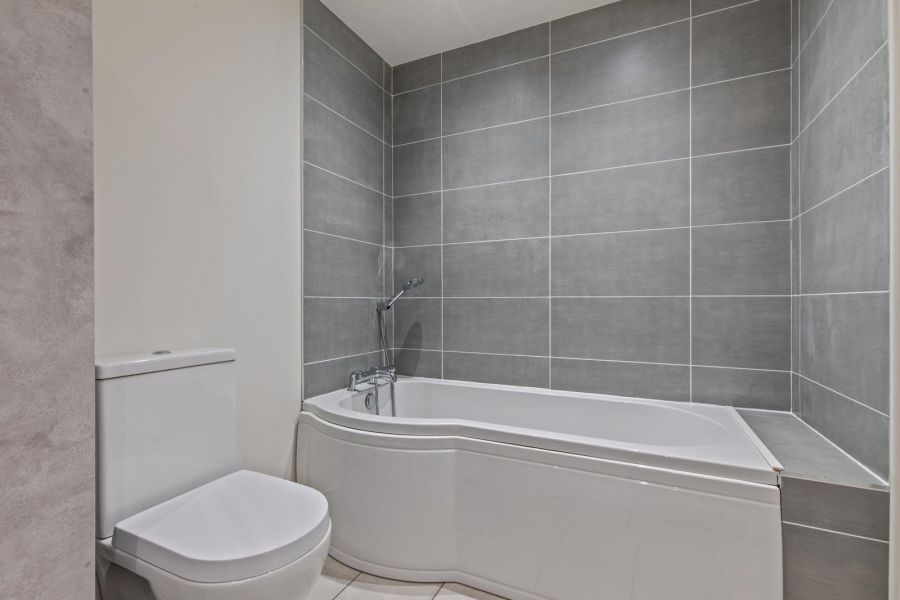 12 Helens Wood Green