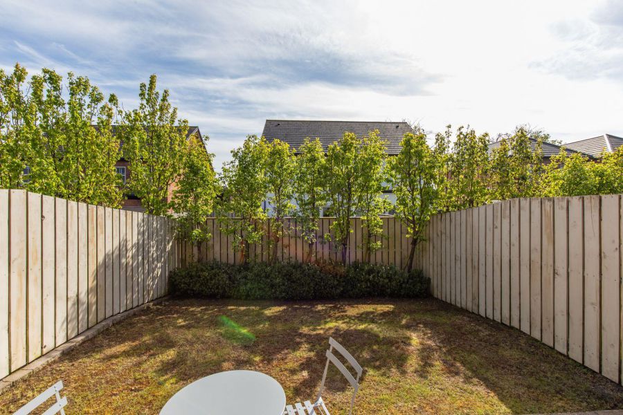 12 Helens Wood Green