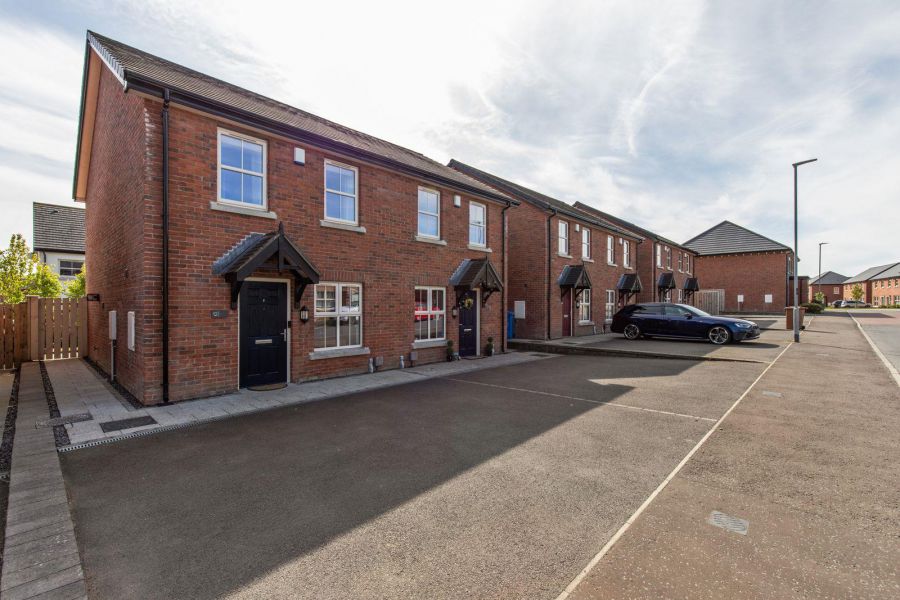 12 Helens Wood Green