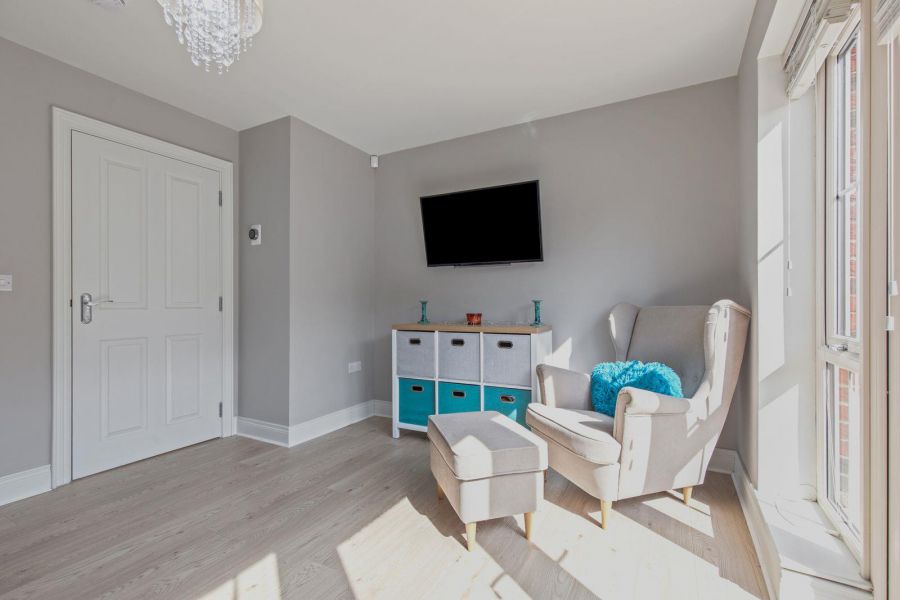 12 Helens Wood Green