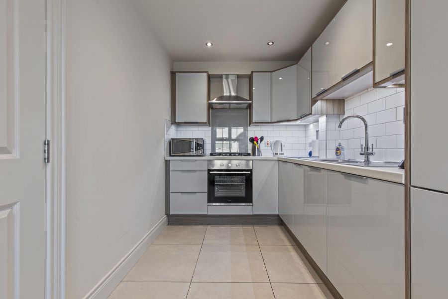 12 Helens Wood Green