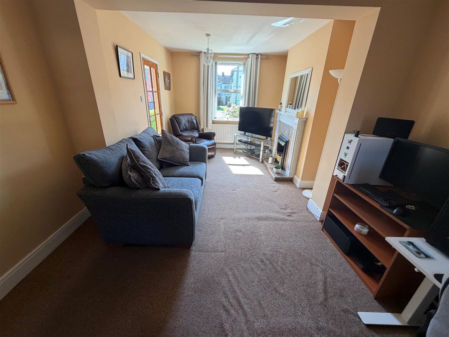 33 Hazelbrook Avenue