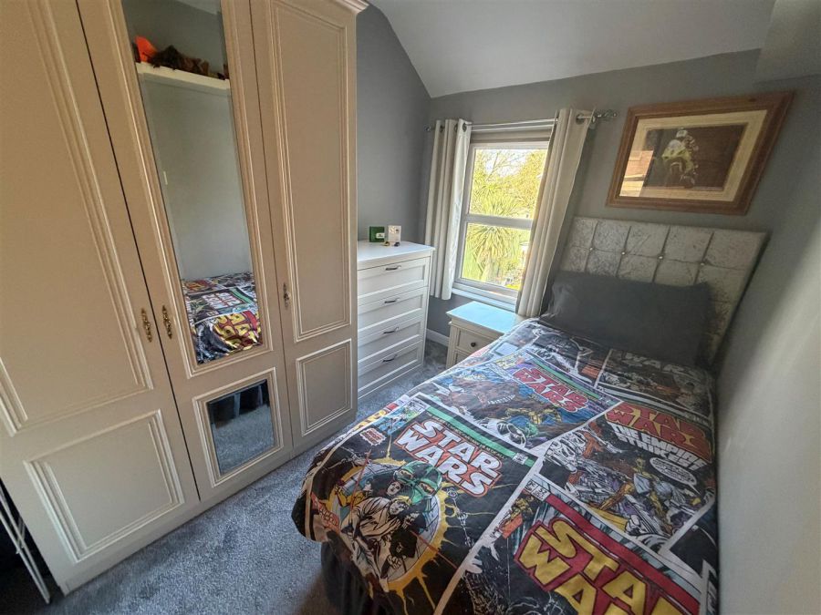 33 Hazelbrook Avenue