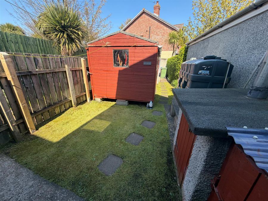 33 Hazelbrook Avenue