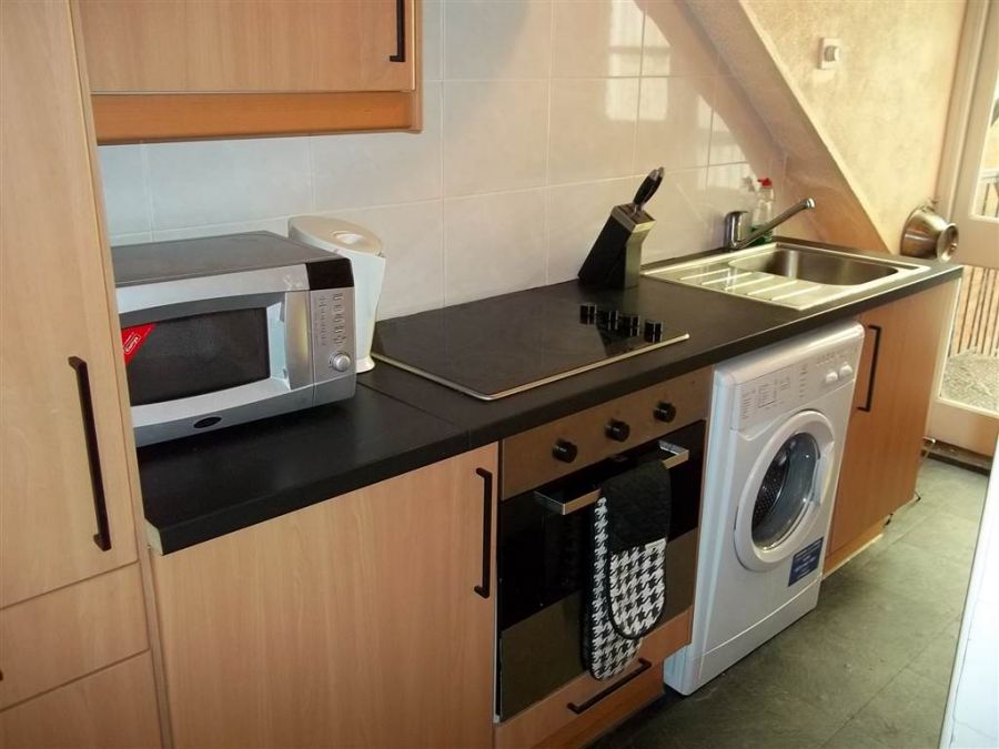 Flat 4 96 Fitzroy Avenue