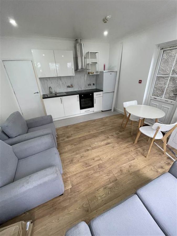 49 Ballygomartin Road - Flat 2