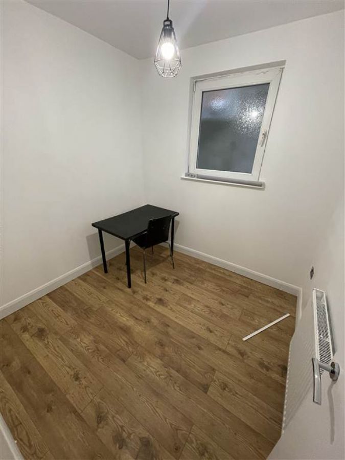 49 Ballygomartin Road - Flat 2