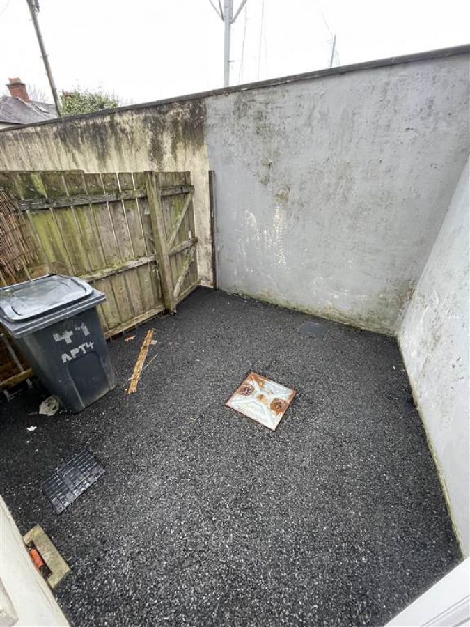 49 Ballygomartin Road - Flat 2