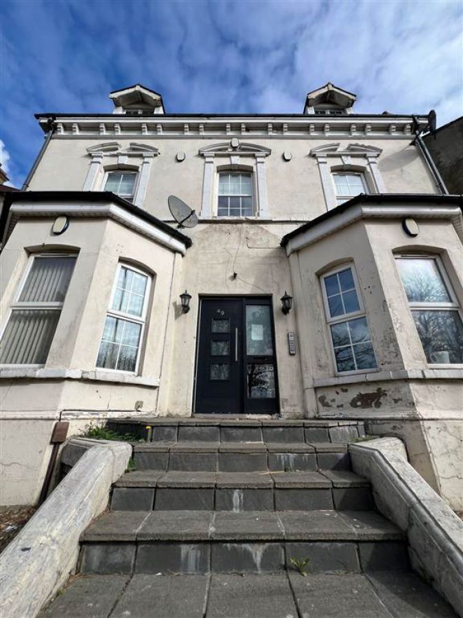 49 Ballygomartin Road - Flat 1