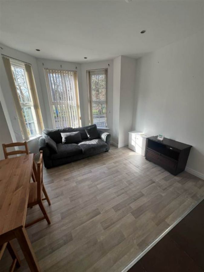 49 Ballygomartin Road - Flat 1