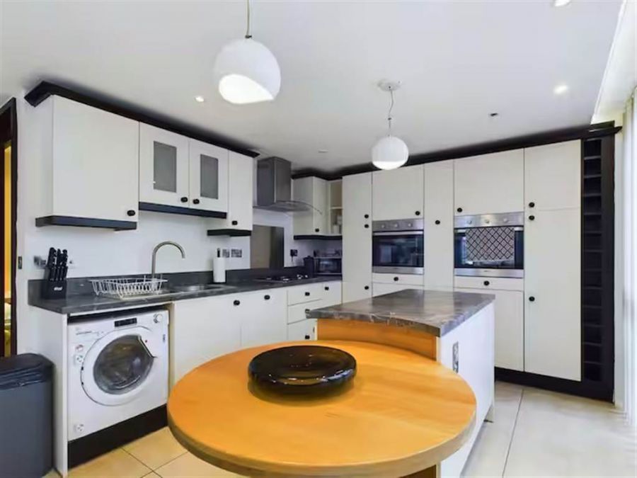 18 Shaftesbury Court