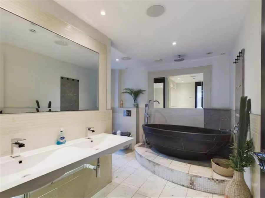 18 Shaftesbury Court