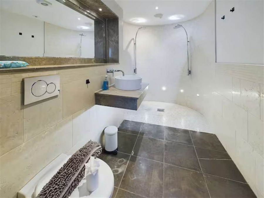 18 Shaftesbury Court