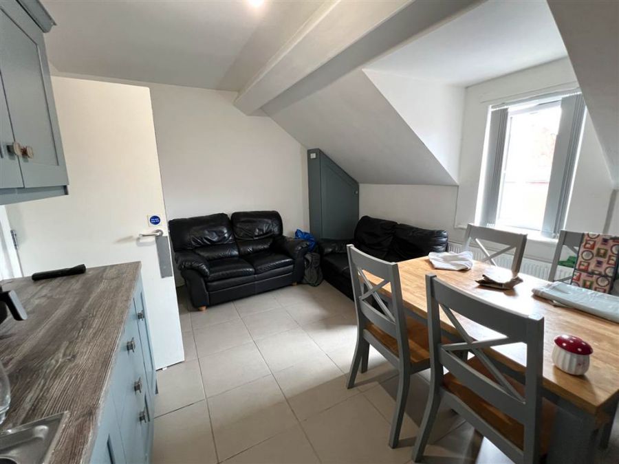 108 Cromwell Road, Flat 2