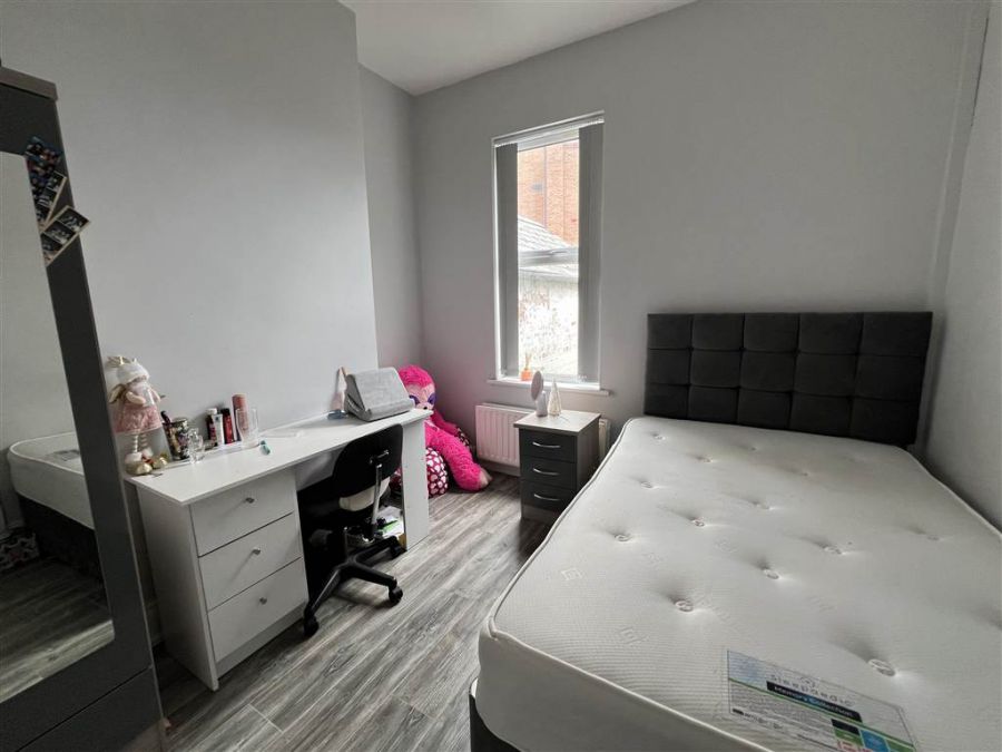 108 Cromwell Road, Flat 2