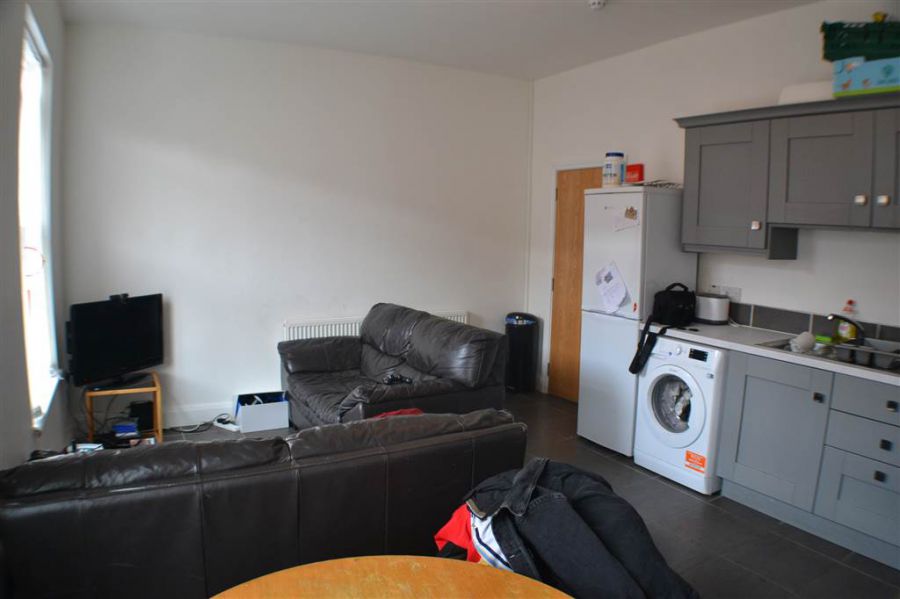 4 Fitzroy Avenue, Flat 2