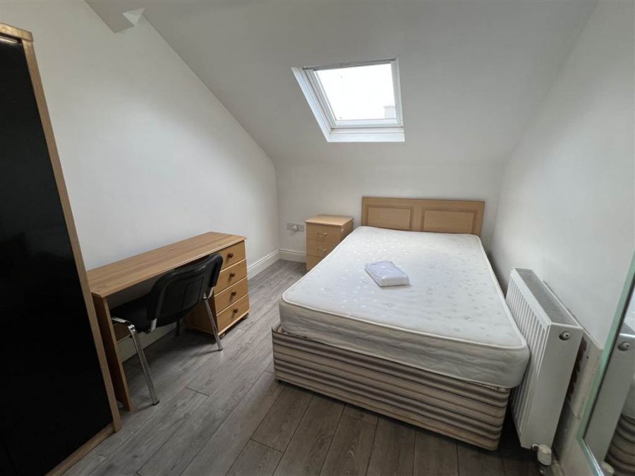 4 Fitzroy Avenue, Flat 2
