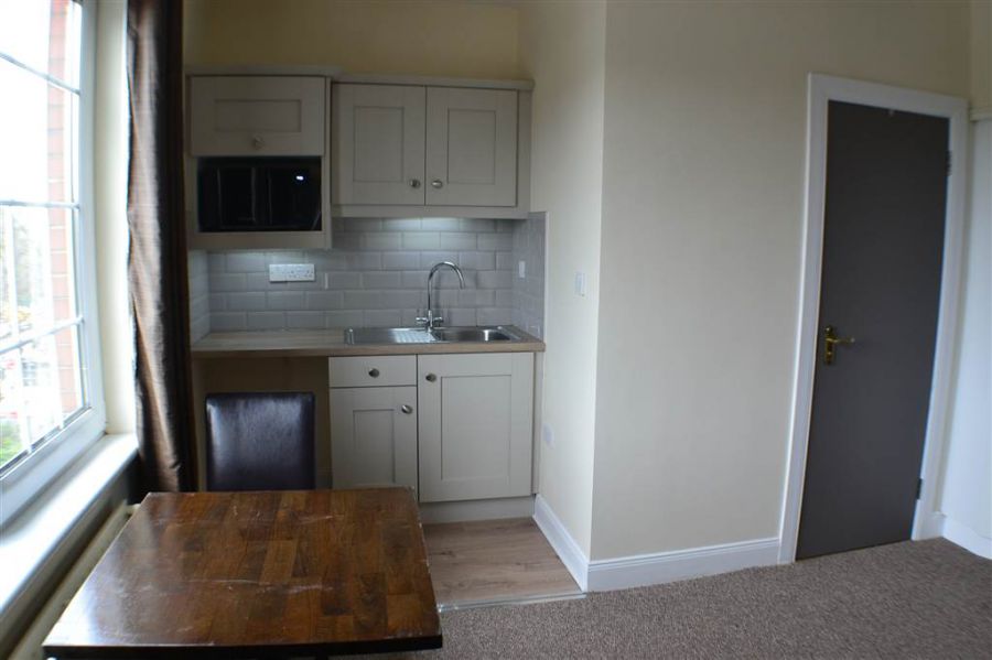 254 Ravenhill Road, Studio4