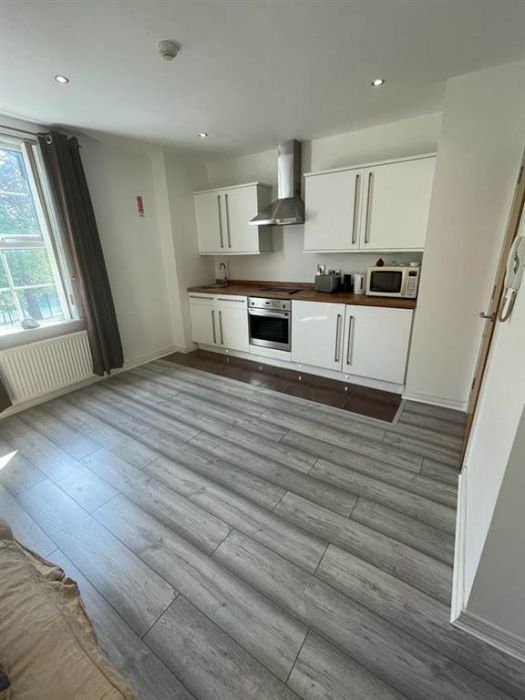 49 Ballygomartin Road, Flat 4
