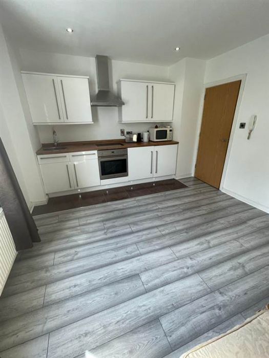 49 Ballygomartin Road, Flat 4