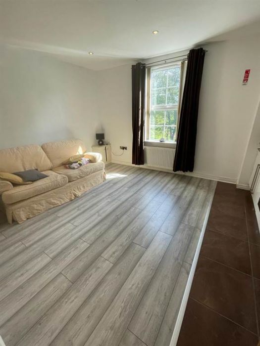 49 Ballygomartin Road, Flat 4