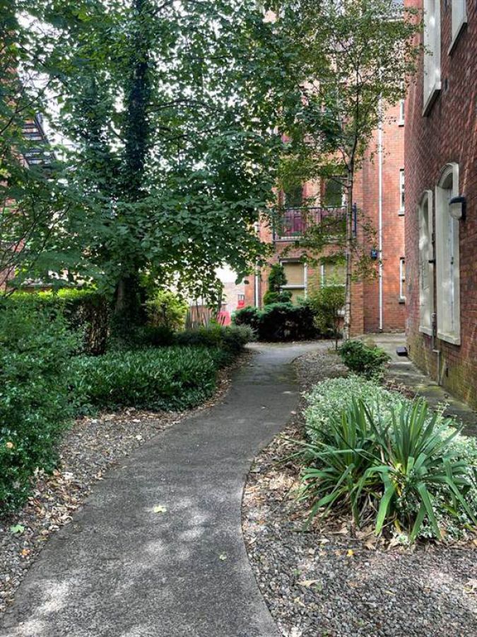 14 College Gardens, Flat 2