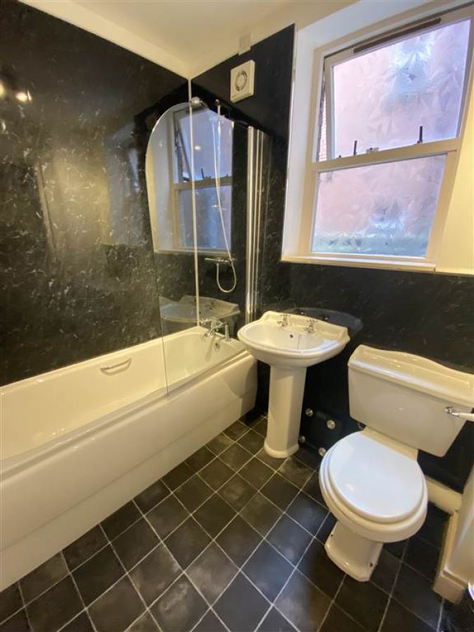 14 College Gardens, Flat 2