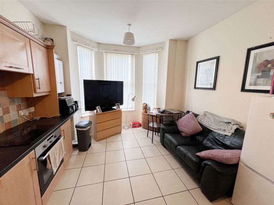 77 Wellesley Avenue, Flat 1