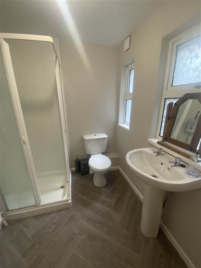 77 Wellesley Avenue, Flat 1