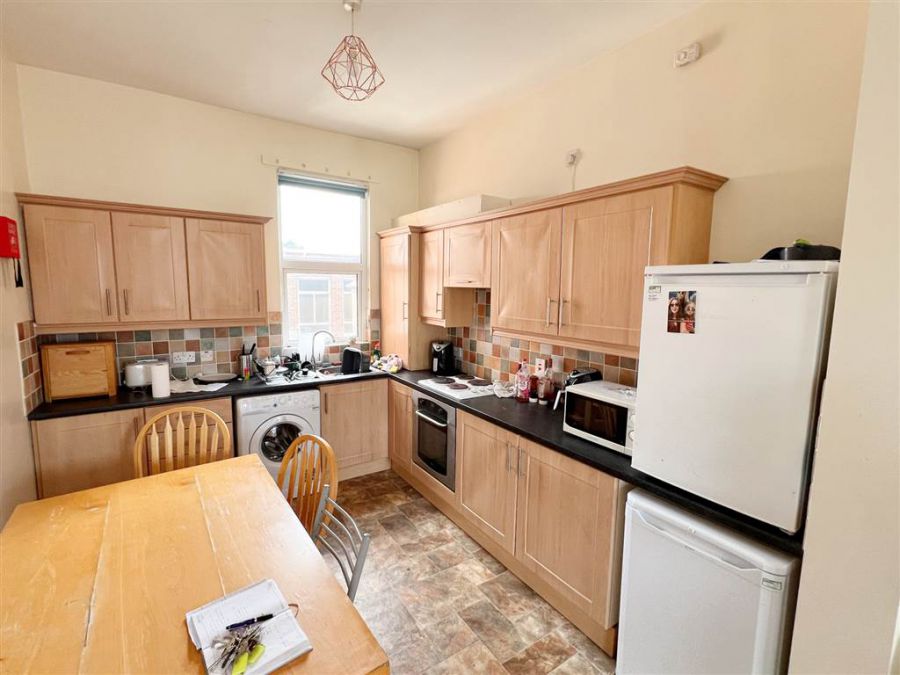 77 Wellesley Avenue, Flat 2