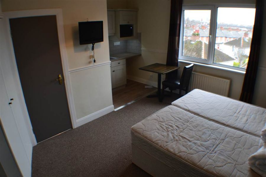 254 Ravenhill Road, Studio6