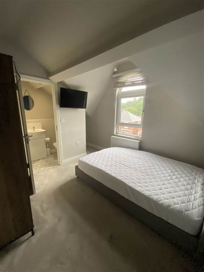 144 Connsbrook Avenue (room 5)